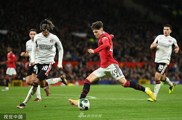 中心屋顶坍 中心屋顶坍